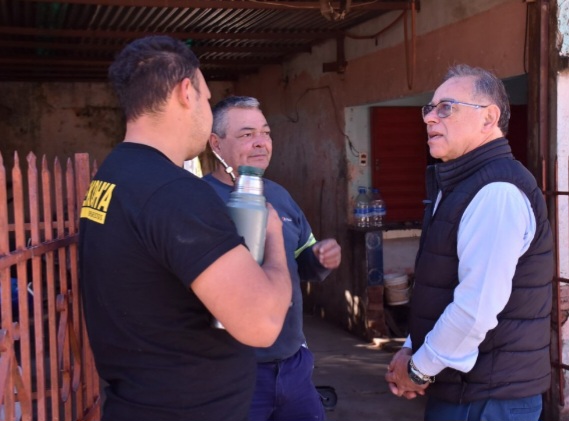 Tassano recorrió obras en dos populares plazas y la pavimentación en conexión clave del Este de la ciudad