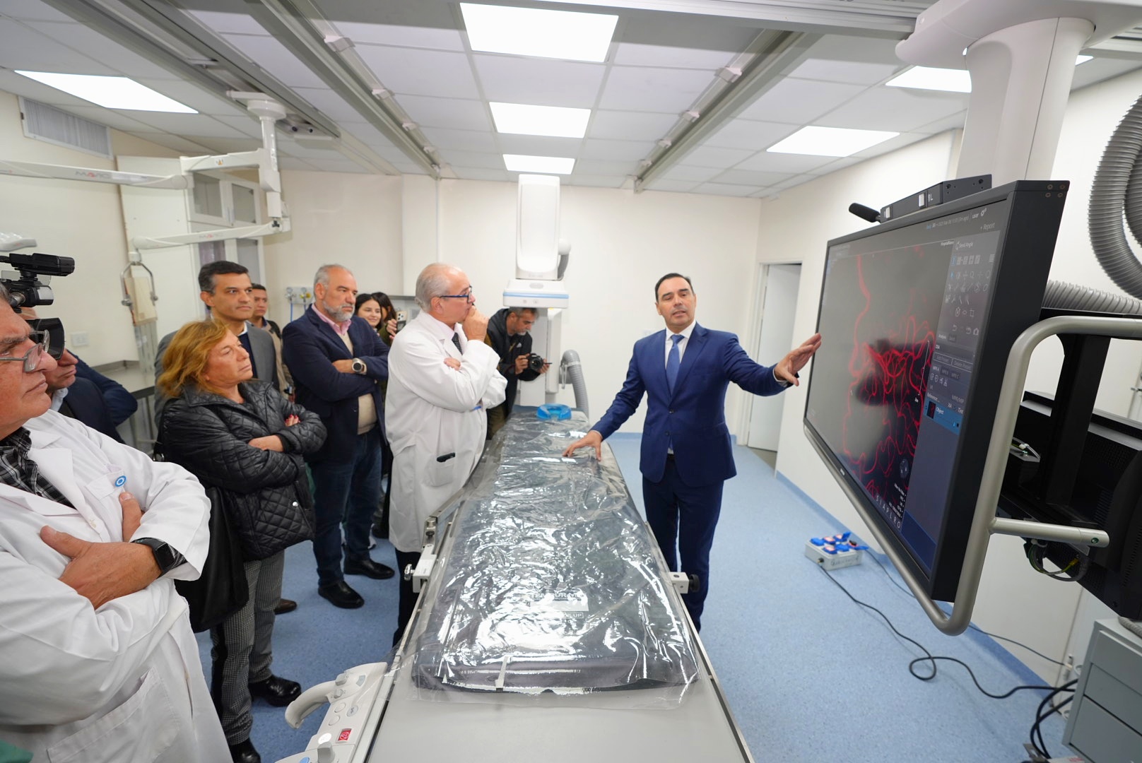 El gobernador Valdés inauguró el Servicio de Angiografía del Hospital Escuela