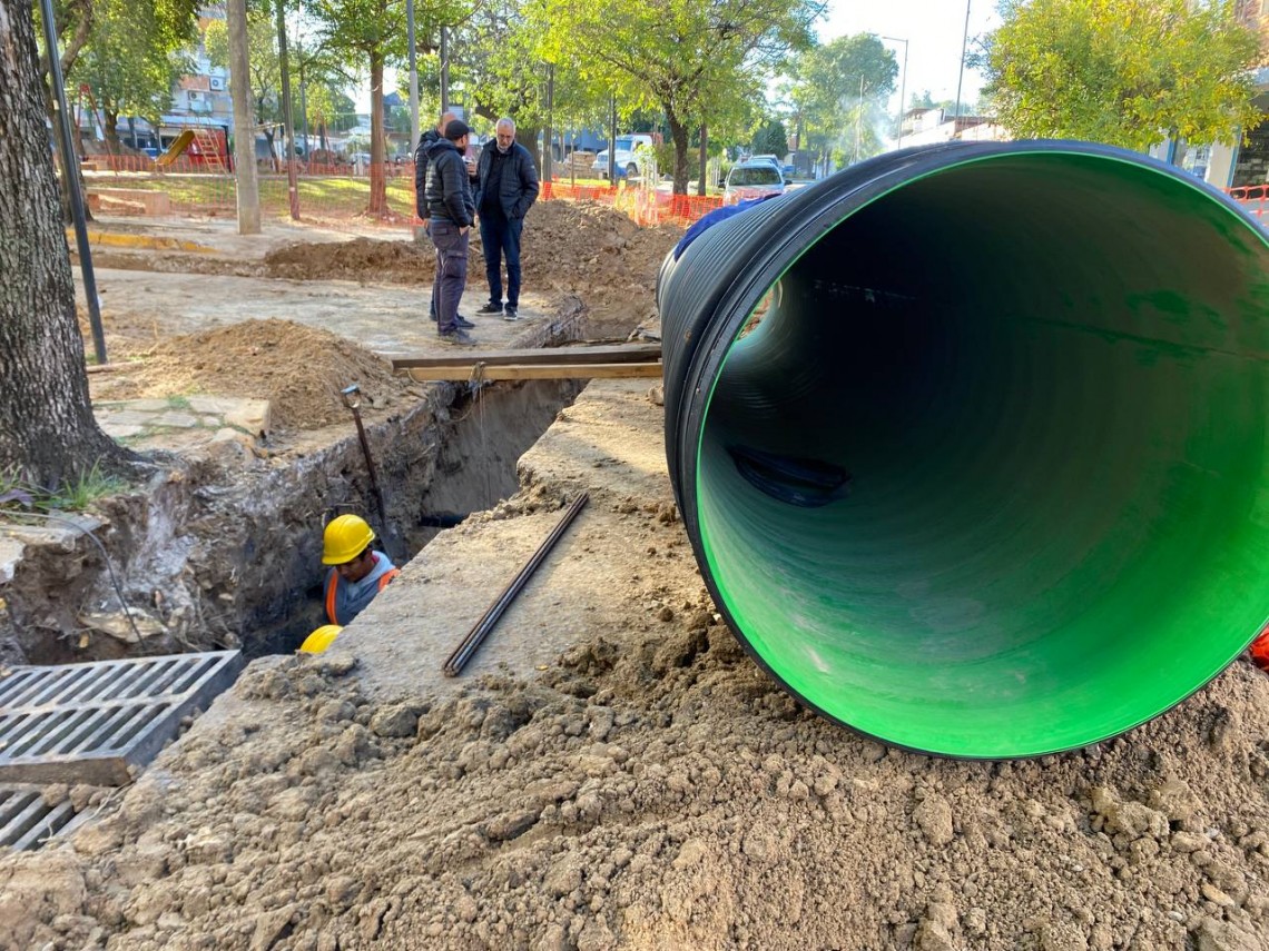 Avance del 80% en una obra de desag&uuml;e pluvial para evitar anegamientos en calle V&eacute;lez Sarsfield