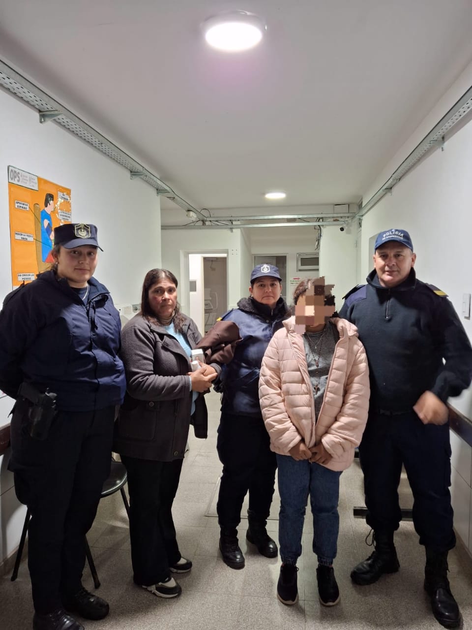 BERON DE ASTRADA: Dos efectivos policiales, lograron salvarle la vida a un menor, tras aplicar maniobras de Heimlich