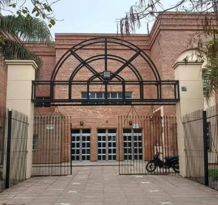 Monte Caseros: Un alumno cay&oacute; por una ventana de un primer piso 