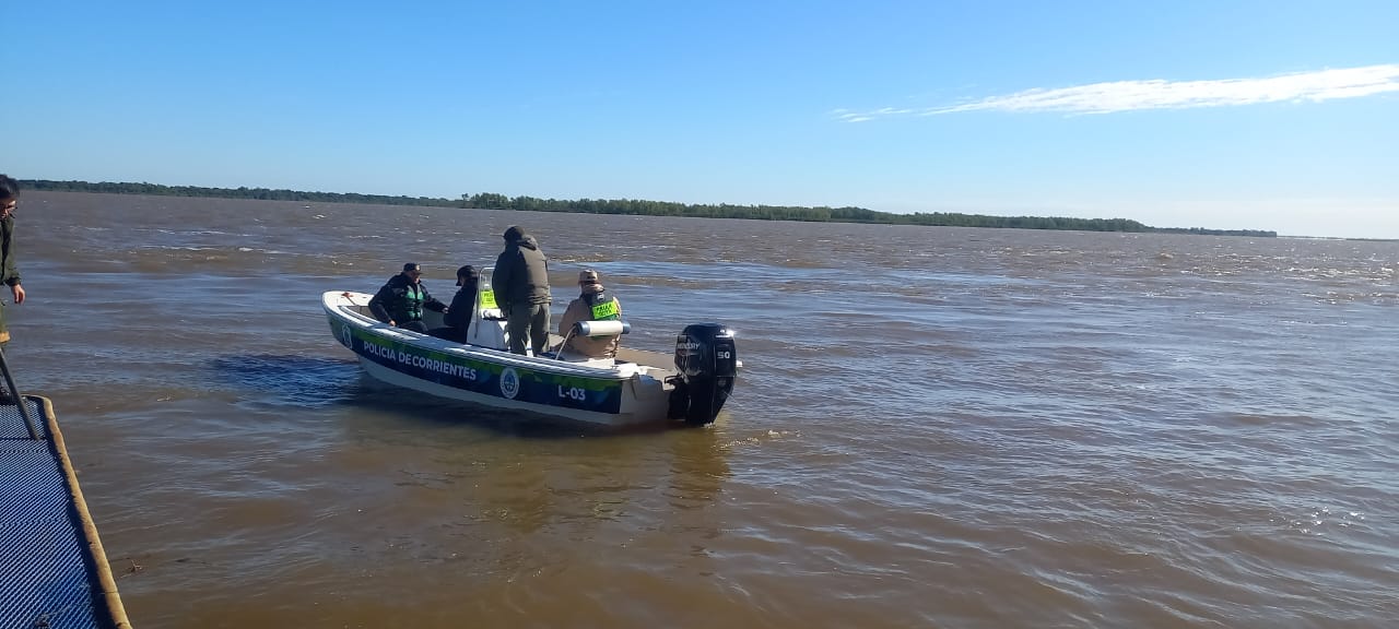 BELLA VISTA :  La Polic&iacute;a de Corrientes intensifica la b&uacute;squeda de un hombre , que d&iacute;as atras  desaparecio de la superficie del agua en la zona de &ldquo;Isla verde&rdquo;