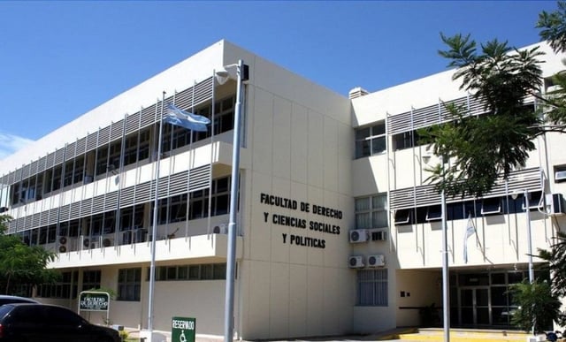 Facultad de Derecho: Alumnas denunciaron por "acoso" a un profesor 