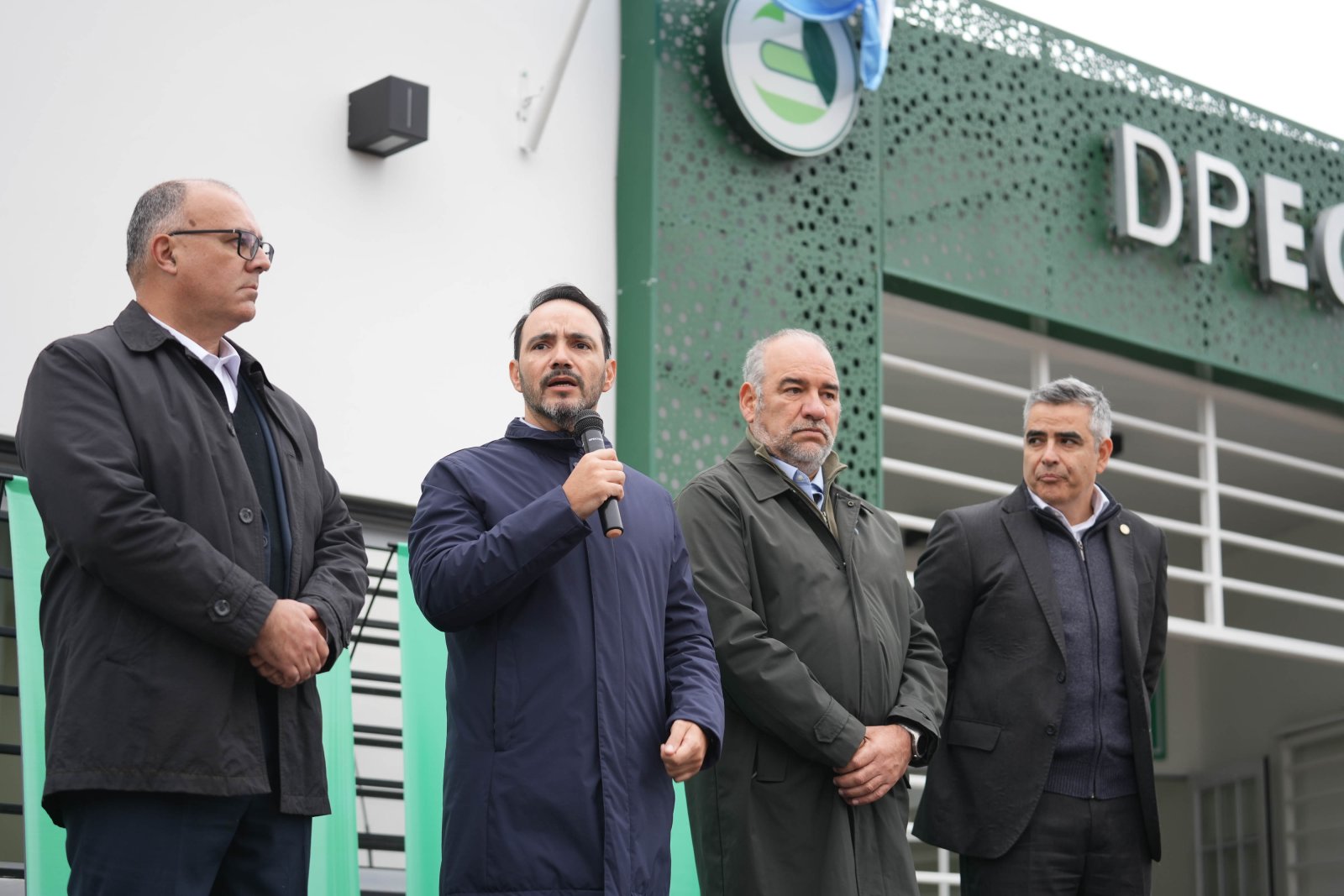 En el Barrio 17 de Agosto, Vald&eacute;s inaugur&oacute; oficinas de la DPEC y entreg&oacute; nuevos veh&iacute;culos para optimizar la atenci&oacute;n