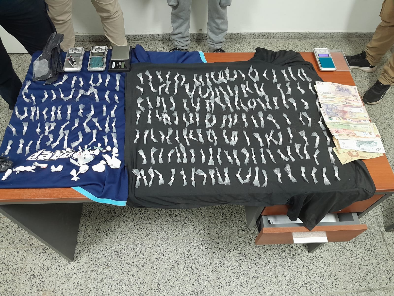 PASO DE LA PATRIA: La Polic&iacute;a detuvo a dos personas y secuestro m&aacute;s de 200 dosis de coca&iacute;na en un procedimiento por narcomenudeo