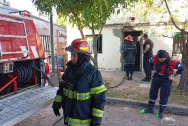 Adicto: Un joven fue detenido por incendiar su vivienda ante la negativa de la madre para darle dinero 