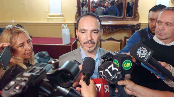 El gobernador Juan Pablo Vald&eacute;s agasaj&oacute; a los periodistas por su d&iacute;a