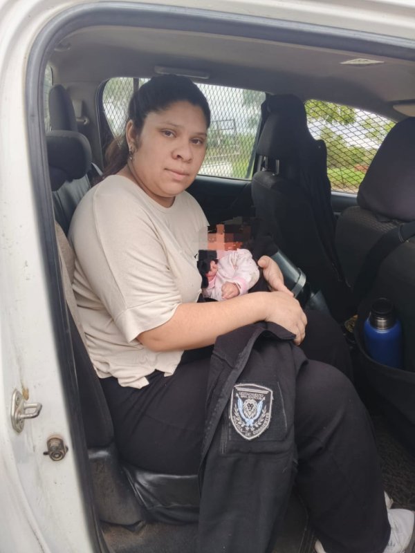 Polic&iacute;as de Corrientes Capital le salvan la vida a una beba con maniobras de RCP 