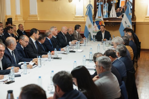 Primeros seis meses de gesti&oacute;n: Valdes encabezo una reuni&oacute;n de gabinete para articular trabajos 
