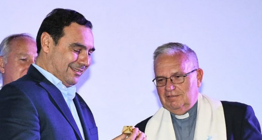 San Luis del Palmar: Vald&eacute;s inaugur&oacute; las refacciones de la Casa Parroquial y anunci&oacute; construir una instituci&oacute;n educativa