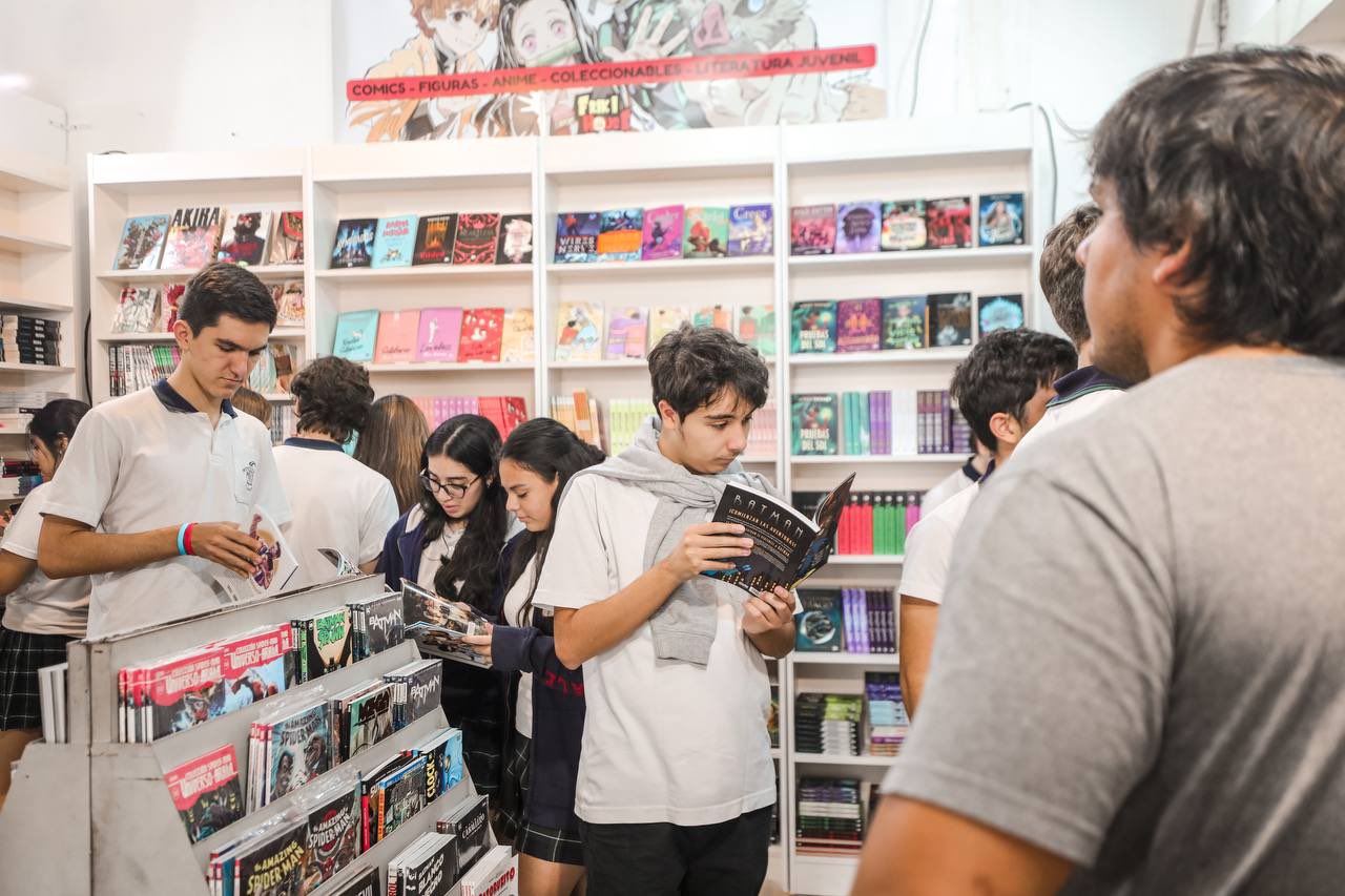 Claro &eacute;xito en el comienzo de la 13&deg; Feria Provincial del Libro en Corrientes