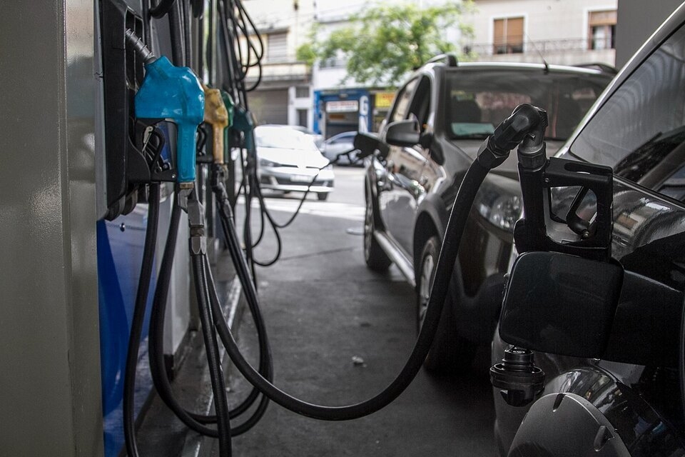 Nuevo golpe al bolsillo: Las naftas y el gasoil aumentaron un 4% 