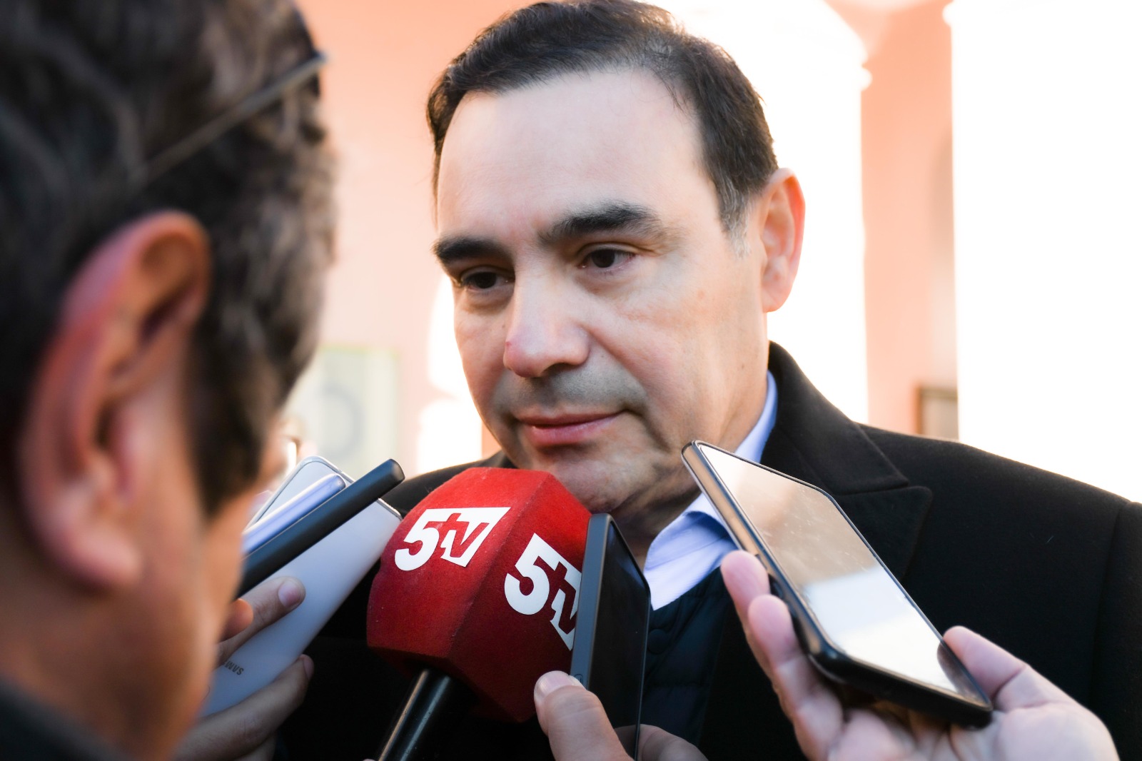 Vald&eacute;s confirm&oacute; aumento salarial para empleados estatales 