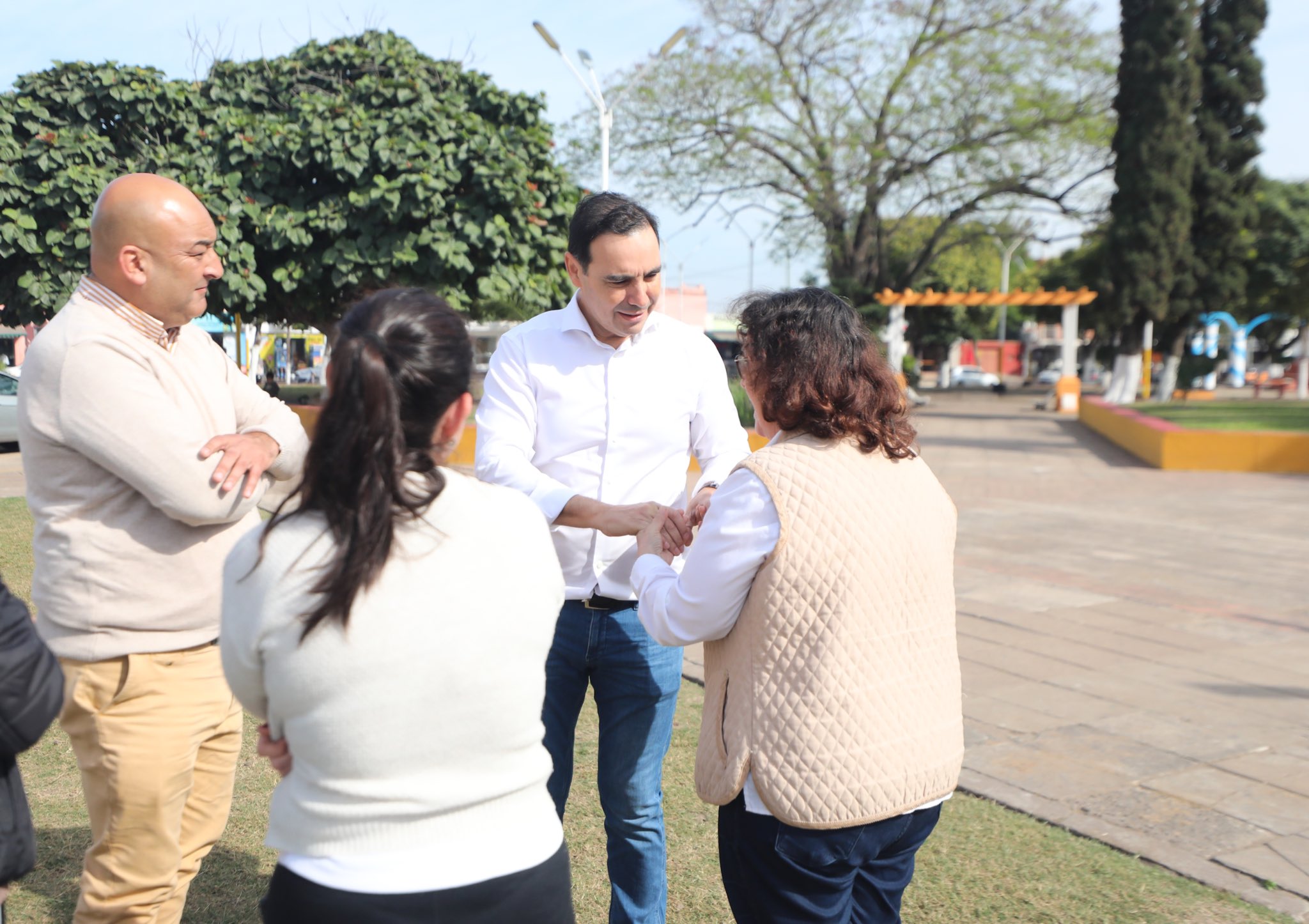 Vald&eacute;s recorri&oacute; las obras realizadas en la parroquia de San Luis del Palmar