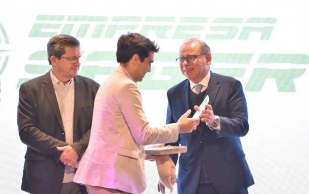El intendente Tassano participó de la entrega del Premio al Joven Empresario 2025