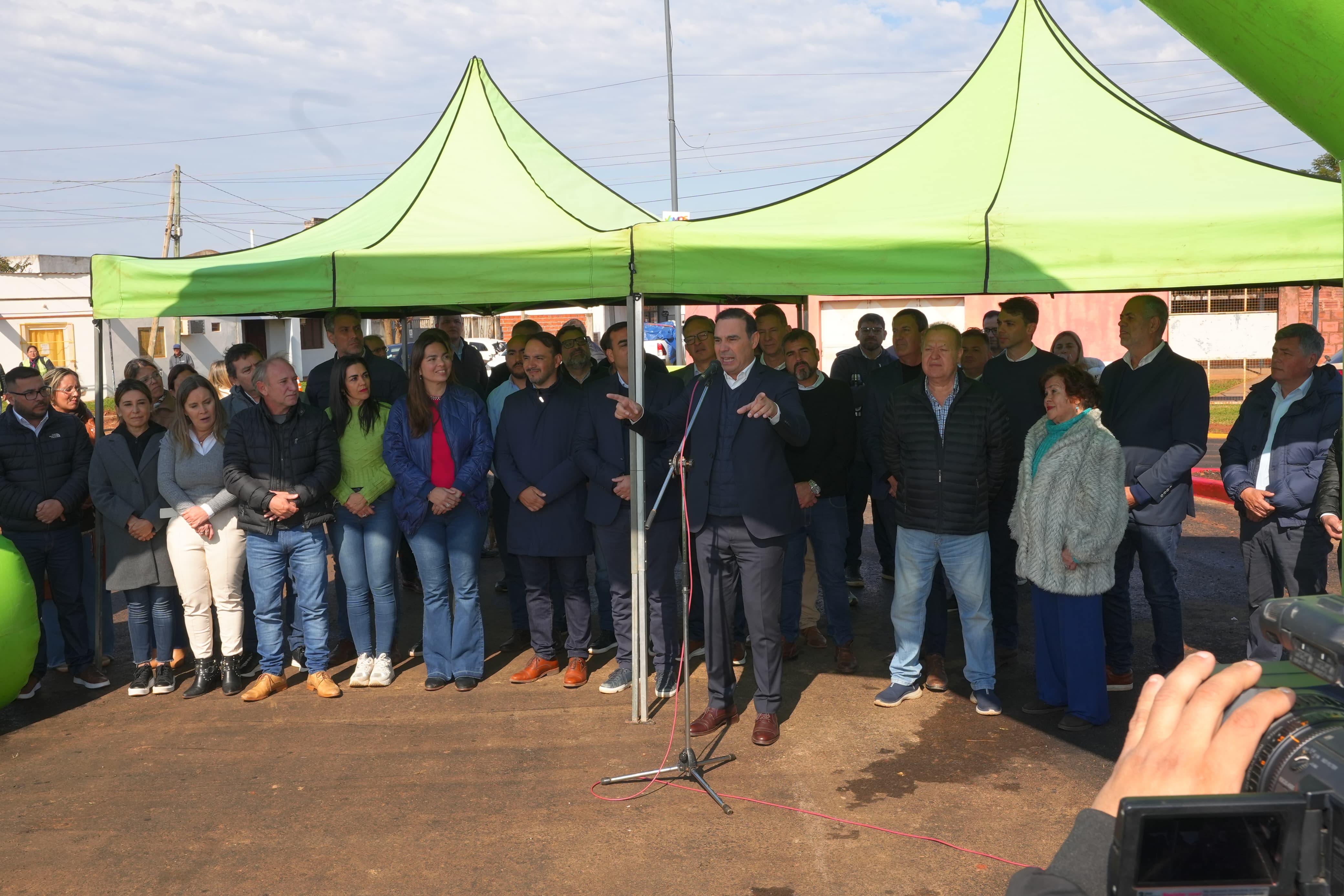 El gobernador Valdés inauguró 32 cuadras de asfalto en Santo Tomé