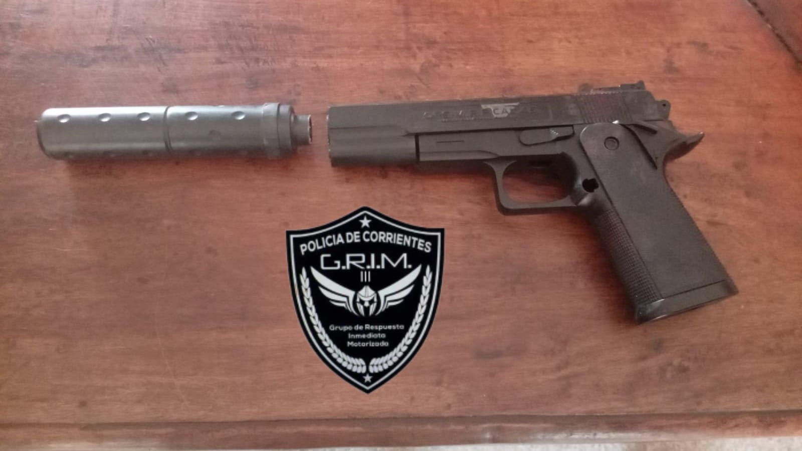 Barrio Libertad: La polic&iacute;a detuvo a un delincuente que robaba con un arma de juguete 