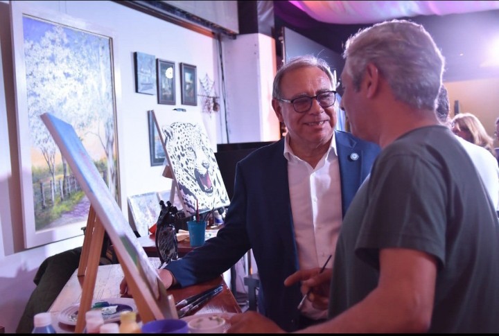 Tassano convoc&oacute; a la comunidad a disfrutar de la Feria del Libro 2025