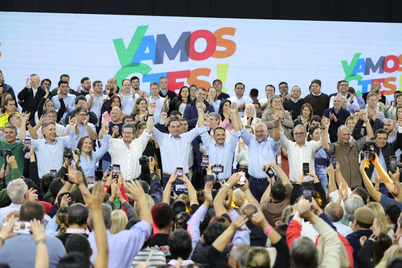 Vamos Corrientes: una multitud aclam&oacute; las f&oacute;rmulas Juan Pablo Vald&eacute;s - Pedro Braillard Poccard y Claudio Polich - Ariel B&aacute;ez