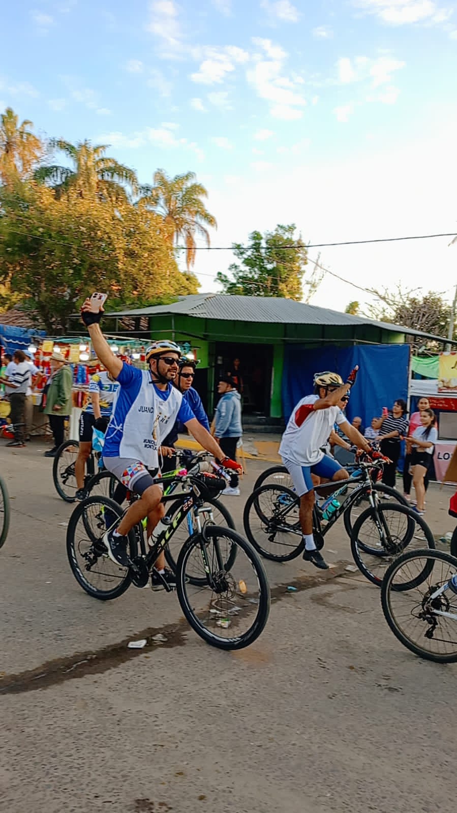 Peregrinos ciclistas llegaron a Itat&iacute; tras recorrer 460 kil&oacute;metros