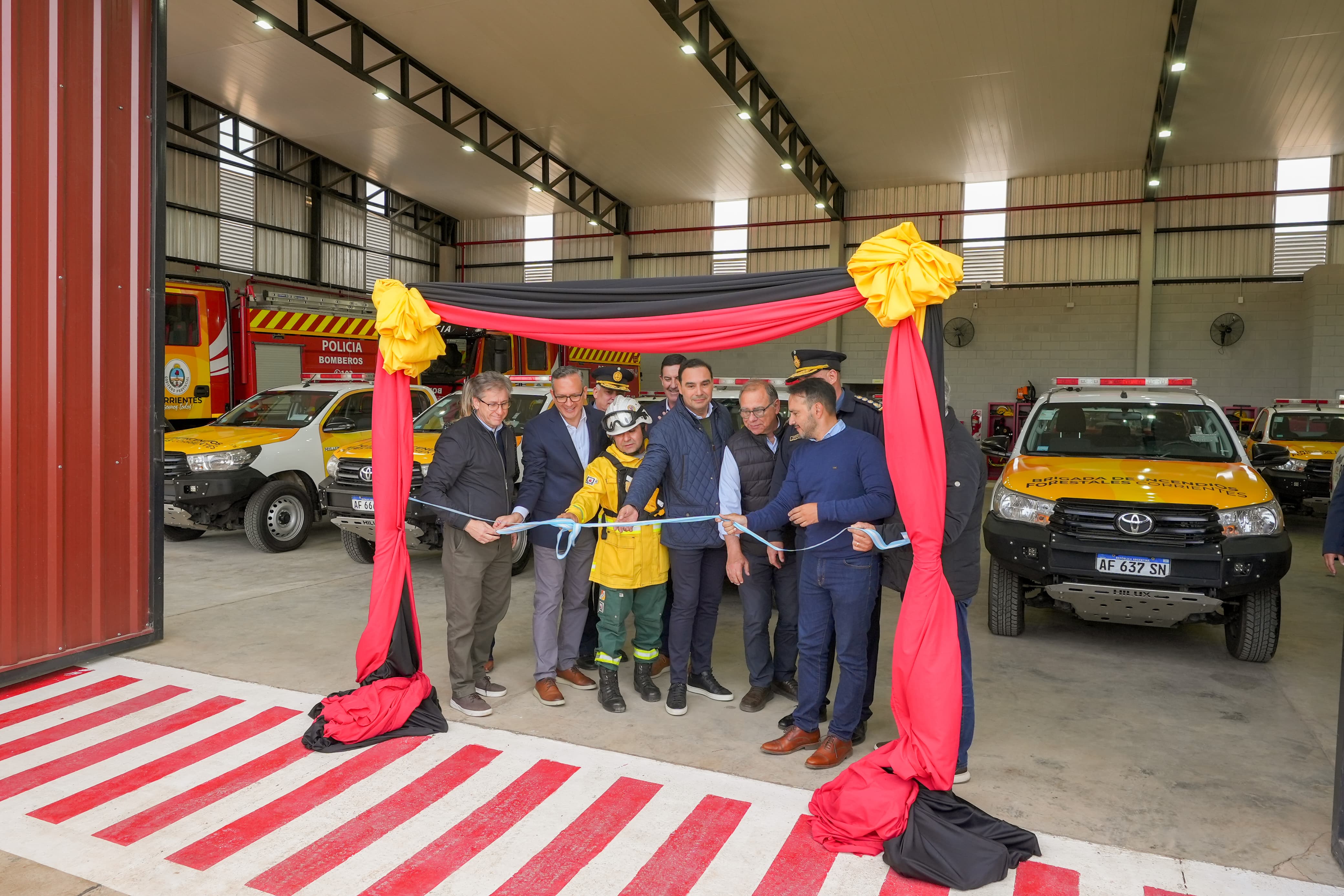Vald&eacute;s inaugur&oacute; el cuartel de la Brigada de Incendios Forestales de Libres y entreg&oacute; cr&eacute;ditos a emprendedores 