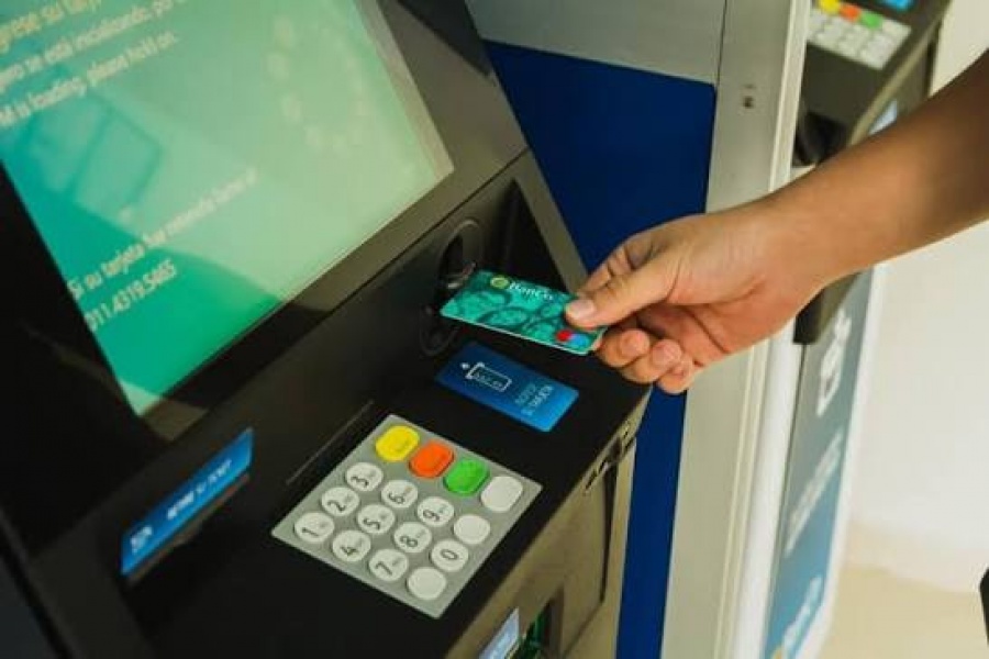 Desde el lunes 27 se abona el sueldo a empleados estatales 