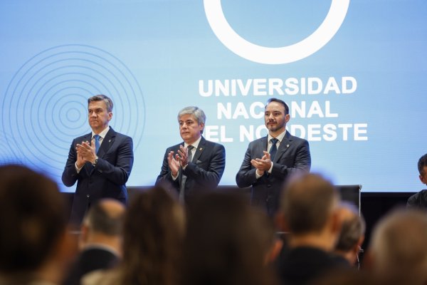 Vald&eacute;s y Zdero acompa&ntilde;aron el acto de asunci&oacute;n de Larroza en la UNNE