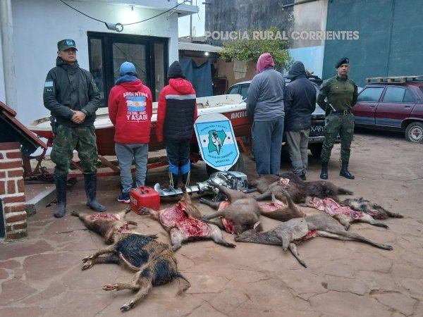 PASO DE LOS LIBRES: La Polic&iacute;a aprehendi&oacute; a cuatro hombres, secuestr&oacute; un autom&oacute;vil, una embarcaci&oacute;n y once animales silvestres cazados ilegalmente