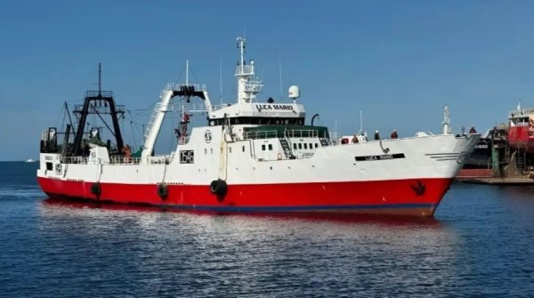 Buscan a un Correntino que cay&oacute; de un barco pesquero 