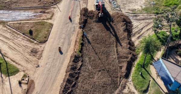 Inici&oacute; la pavimentaci&oacute;n de la avenida Cuba, una obra clave para conectar el barrio Pirayu&iacute; con la Autov&iacute;a Ruta 12