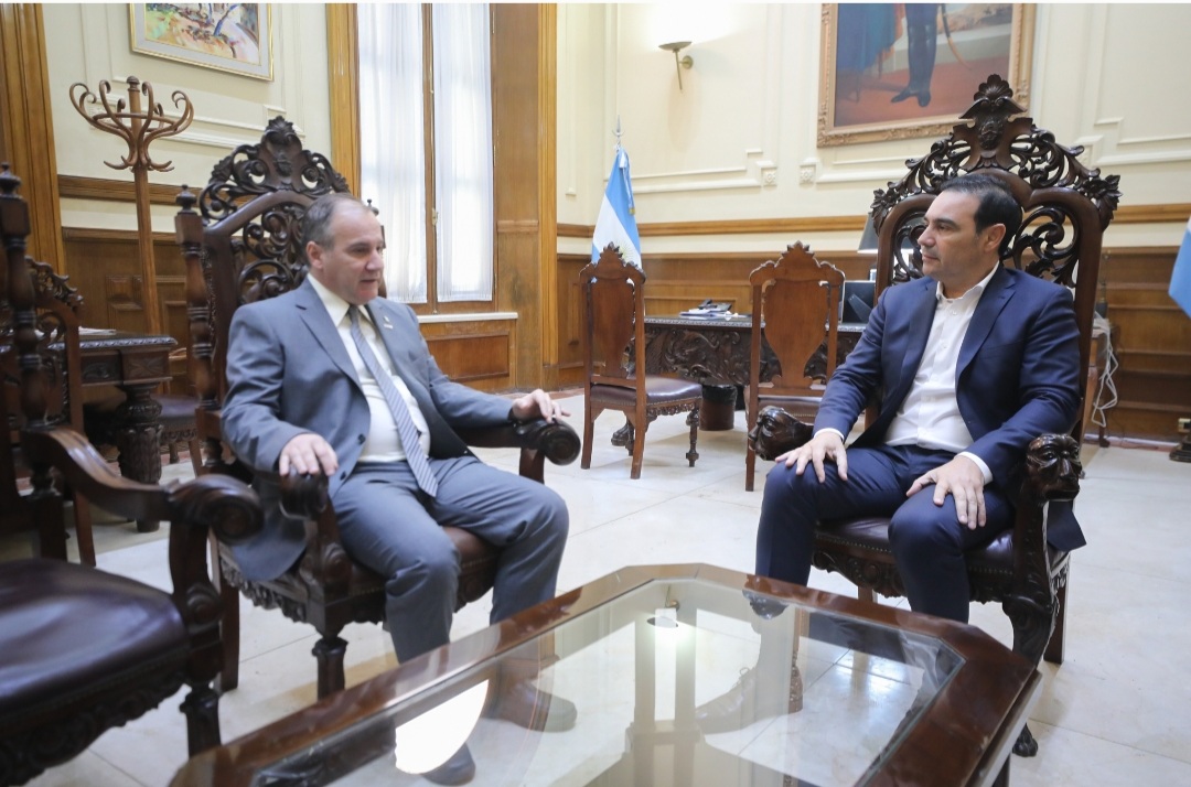 En Casa de Gobierno Vald&eacute;s se reuni&oacute; con el decano de Medicina de la UNNE