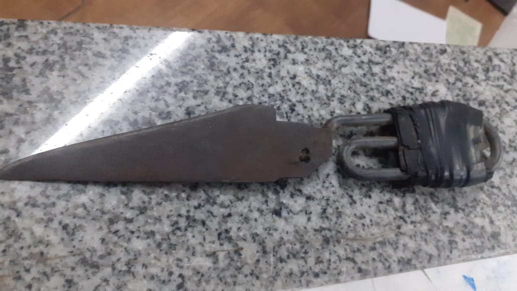 Causaba disturbios en la v&iacute;a p&uacute;blica y fue detenido con una faca 