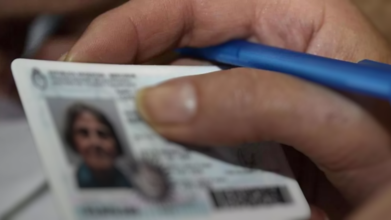 Una mujer de m&aacute;s de 40 a&ntilde;os tendr&aacute; por primera vez Documento de Identidad