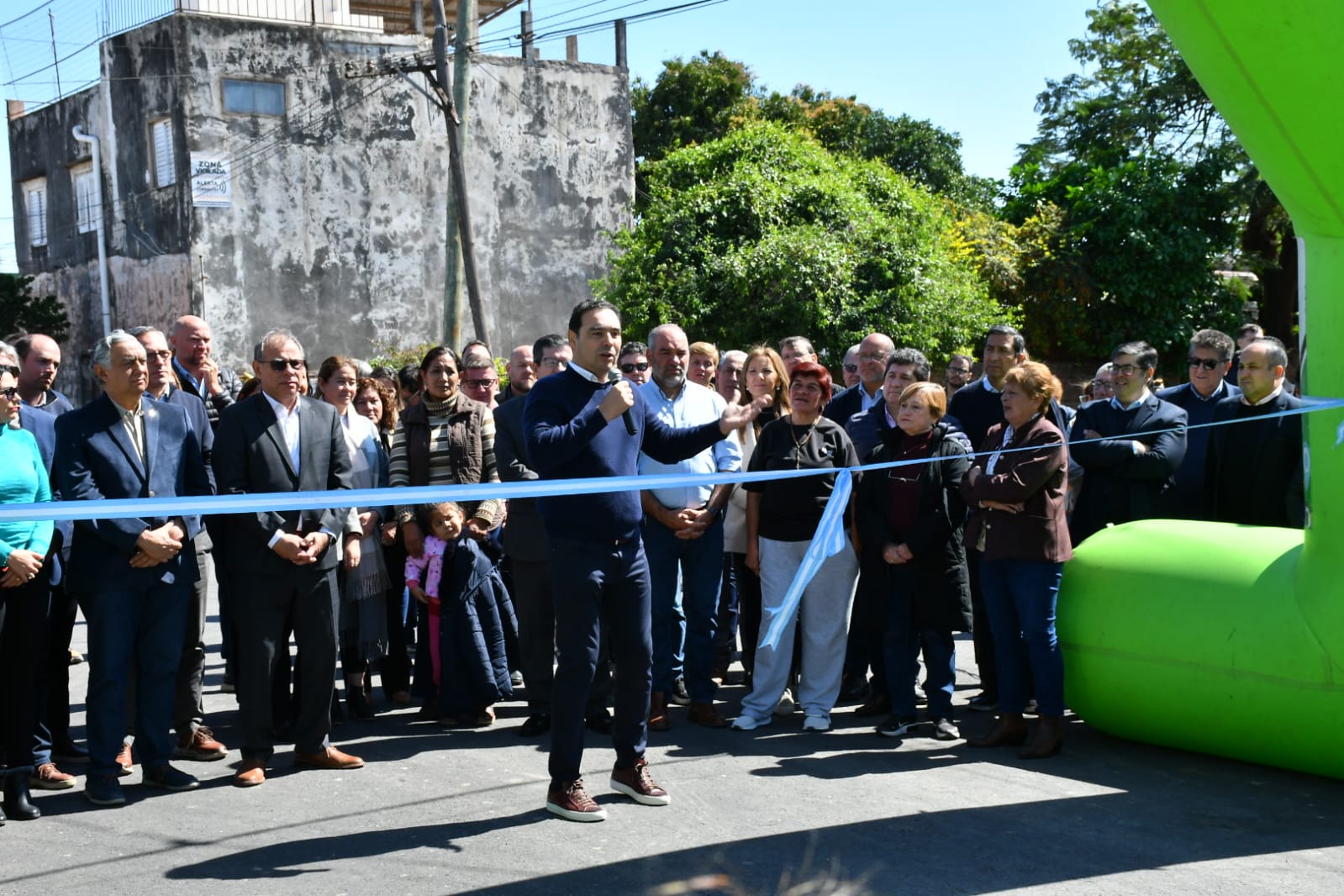 Vald&eacute;s inaugur&oacute; 45 cuadras de pavimento: "Administramos bien los fondos provinciales para dar respuestas a la gente"