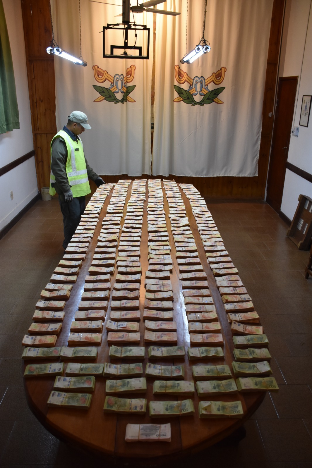 Ofreci&oacute; dinero a los Gendarmes para evitar ser controlado y trasladaba m&aacute;s de 23 millones de pesos