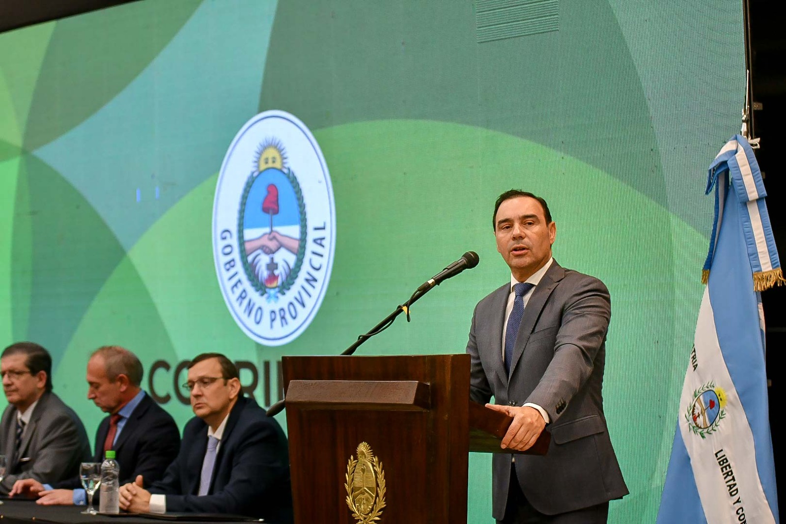 Vald&eacute;s firm&oacute; con municipios la reactivaci&oacute;n de obras nacionales paralizadas, que ser&aacute;n financiadas por la Provincia