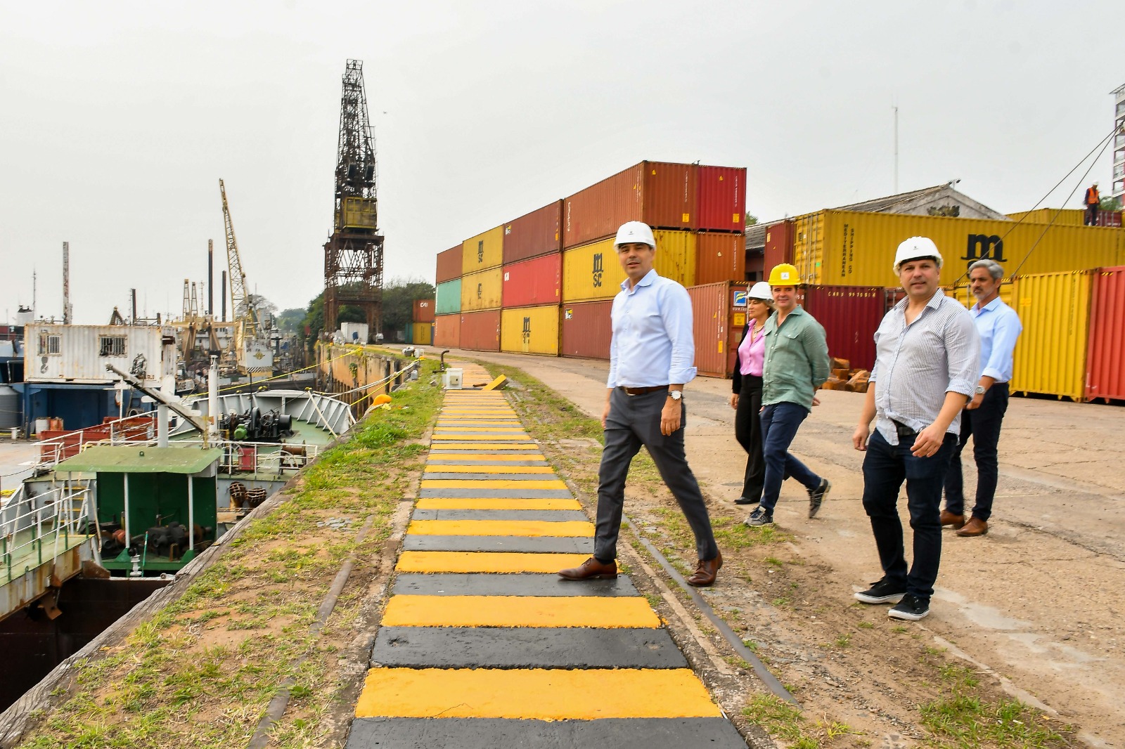Vald&eacute;s supervis&oacute; el movimiento de contenedores con madera que comienza a exportarse a Austria y B&eacute;lgica