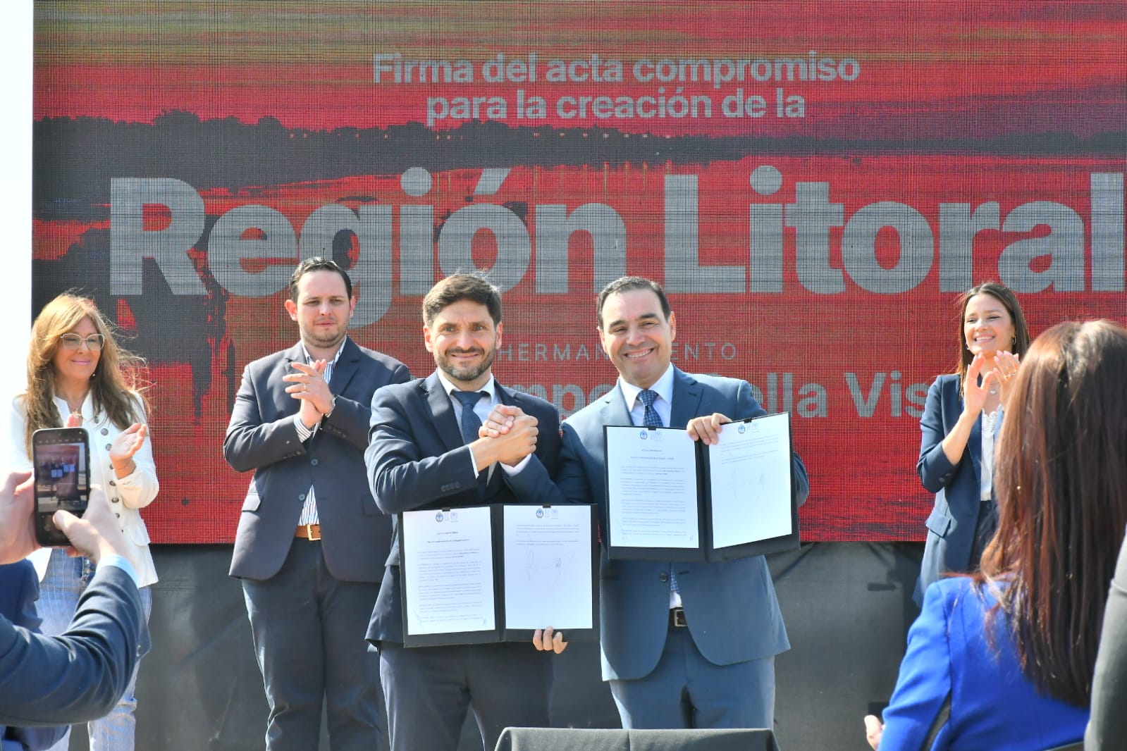 Vald&eacute;s firm&oacute; junto a Pullaro el acta de compromiso para la creaci&oacute;n de la Regi&oacute;n Litoral
