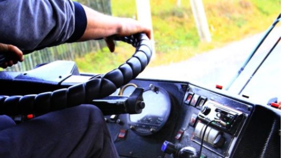 Excluyen de tutela sindical a un chofer que fumaba, usaba el celular y conduc&iacute;a con las puertas abiertas trasladando pasajeros