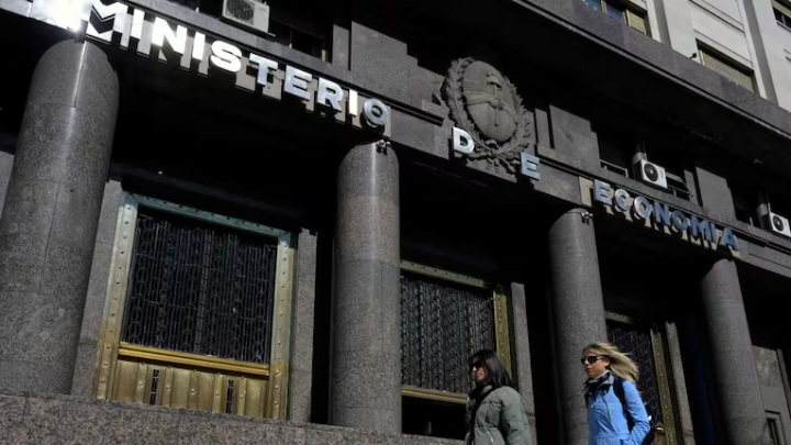 Baja del impuesto PA&Iacute;S desde septiembre: a qu&eacute; sectores alcanza y cu&aacute;l ser&aacute; su impacto en la econom&iacute;a