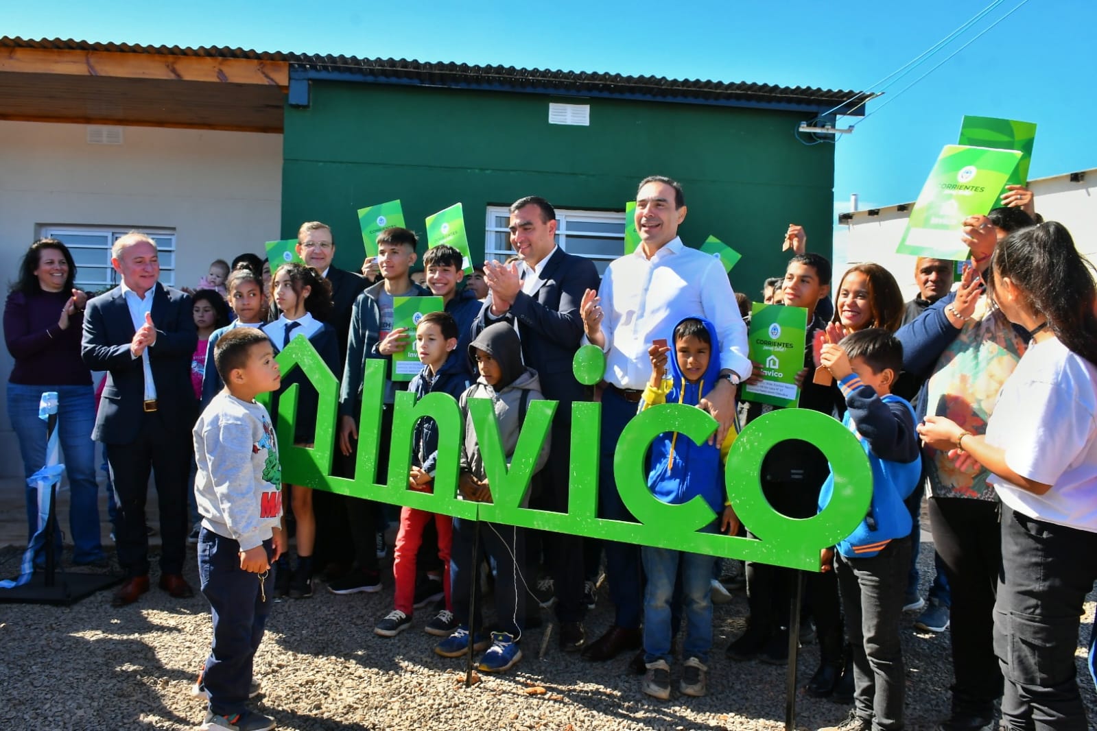 En Santo Tom&eacute;, el Gobernador hizo entrega de viviendas O&ntilde;ondiv&eacute; y anunci&oacute; la construcci&oacute;n de casi 60 m&aacute;s