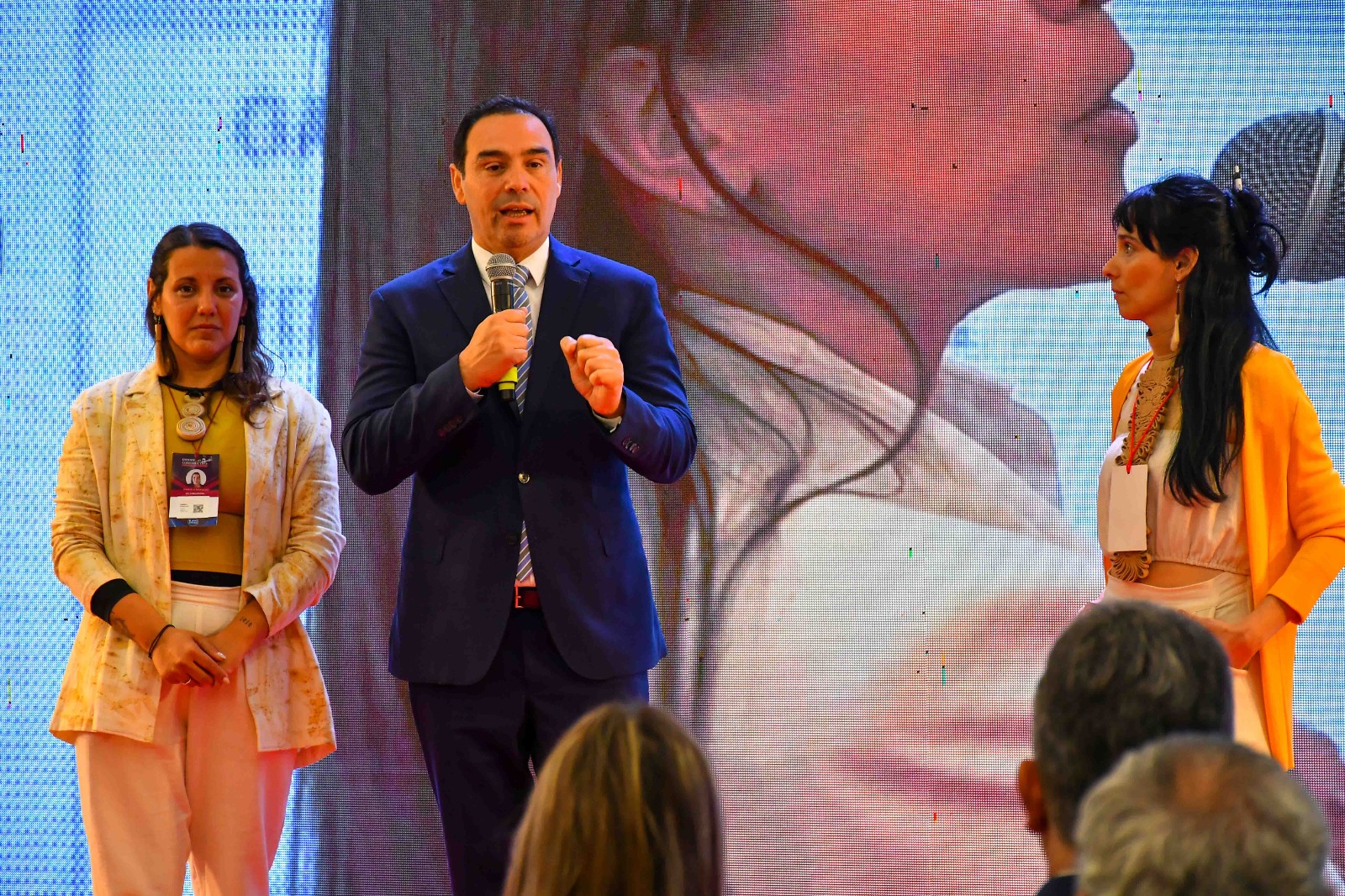 Vald&eacute;s acompa&ntilde;&oacute; a representantes de la Construcci&oacute;n en el Primer Encuentro de Empresarios del NEA