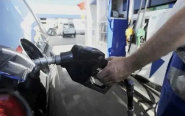 Septiembre viene con aumentos : Se espera un nuevo incremento en el precio de los combustibles