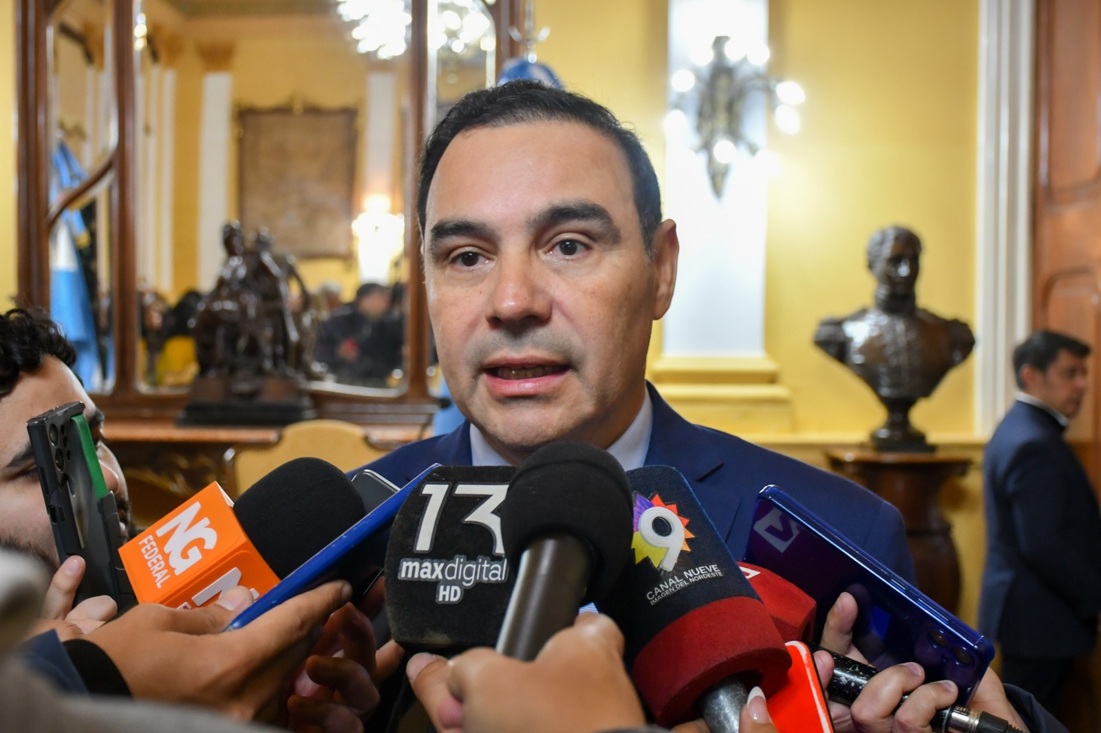 Aumentó Salariales: Valdés confirmo un aumento de más del 10% para empleados estatales 