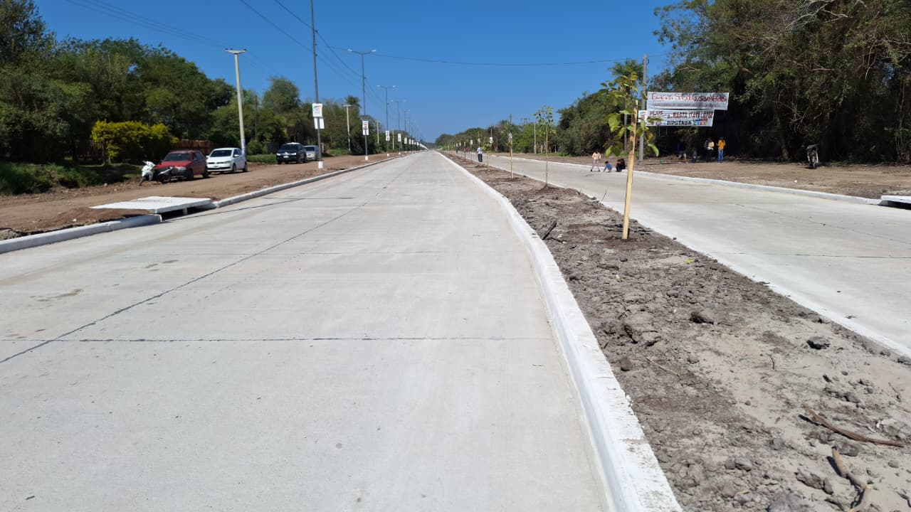 Valdés inauguró la pavimentación del acceso al barrio Esperanza y anunció continuar con obras urbanas en la zona