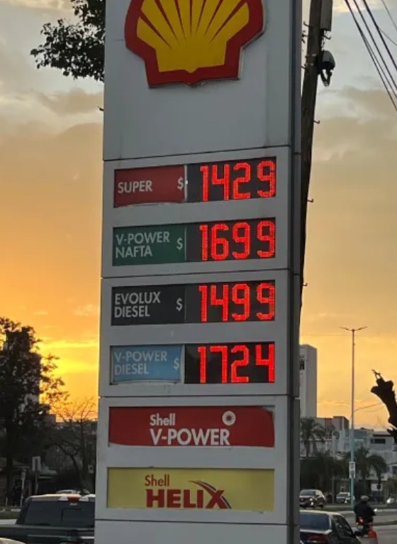 Agosto lleg&oacute; con aumentos en combustibles 