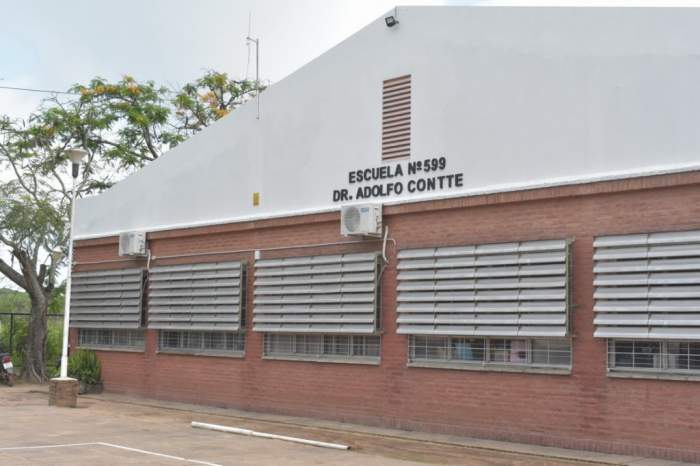 Efectivos policiales tuvieron que intervenir en una gresca de estudiantes a la salida de la escuela 