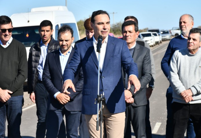 El Gobernador habilit&oacute; pavimentaci&oacute;n en accesos al departamento de Curuz&uacute; Cuati&aacute;