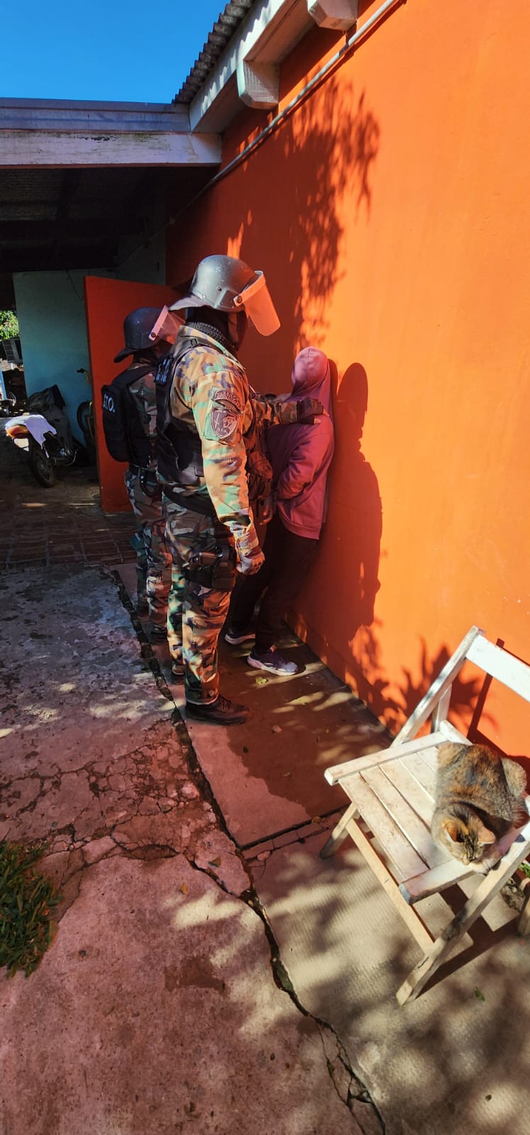 SAN COSME: En varios allanamientos la polic&iacute;a secuestro varios objetos robados entre ellos dosis de droga 