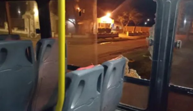 Contin&uacute;an los ataques a colectivos urbanos 